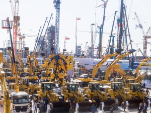 bauma China（上海寶馬展）室外展區(qū)的挖掘機(jī)、起重機(jī)、平地機(jī)、壓路機(jī)